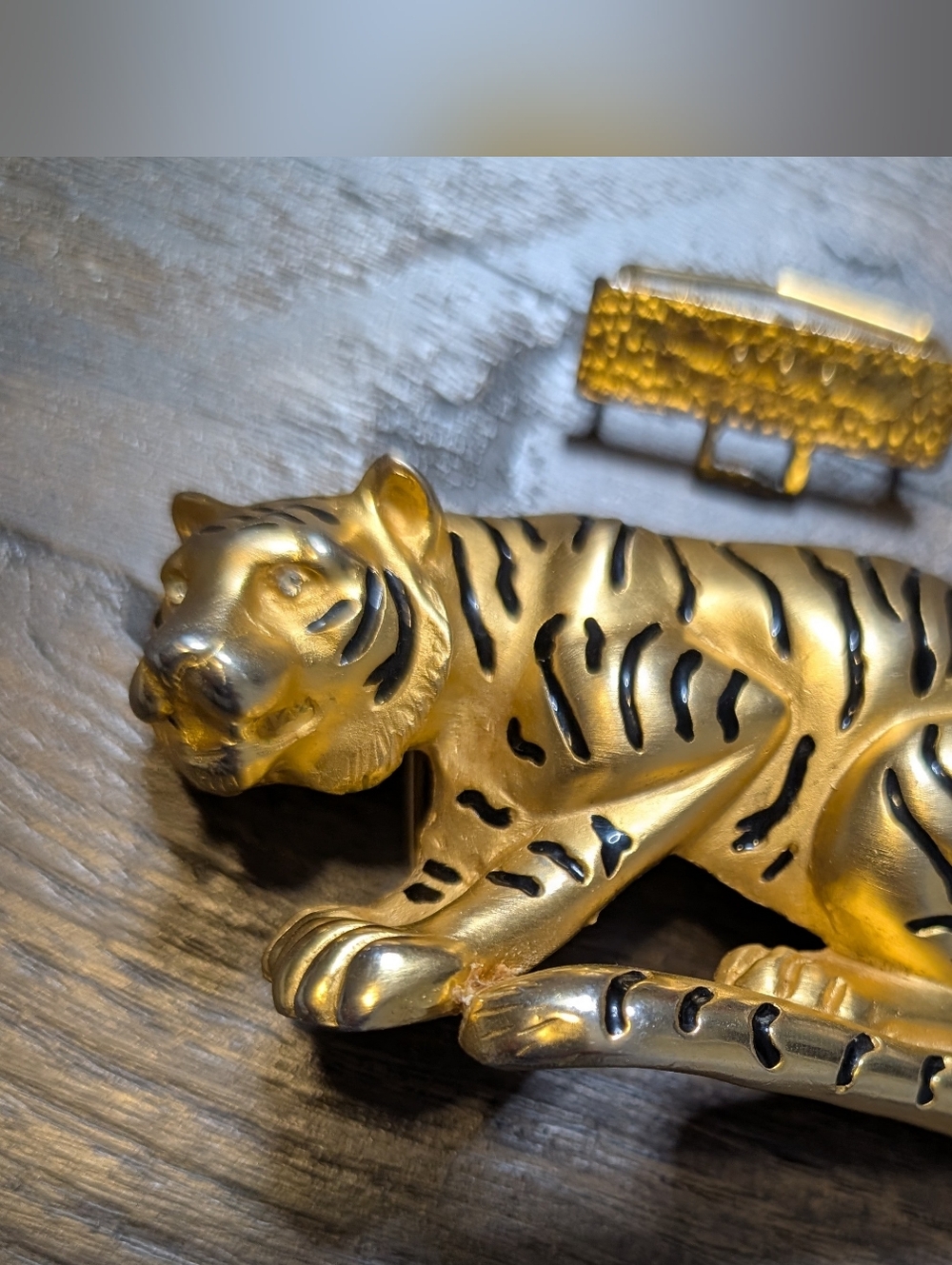 Gold Colored Tiger 1990s Belt Buckle - Picture 3 of 9
